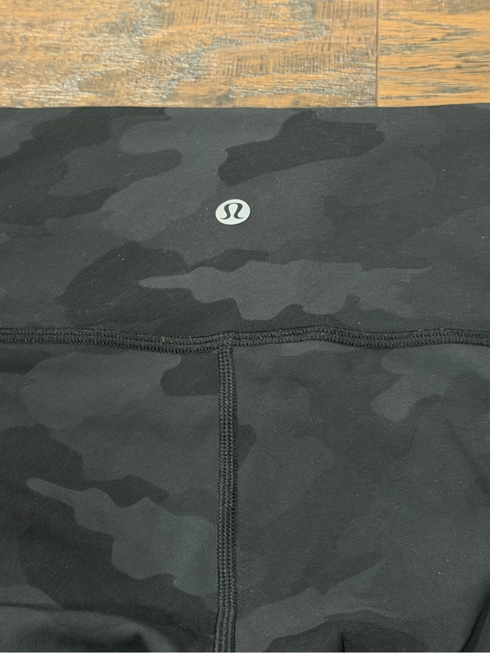lululemon athletica Women's Black Camouflage Leggings Size 4 - Picture 3 of 9